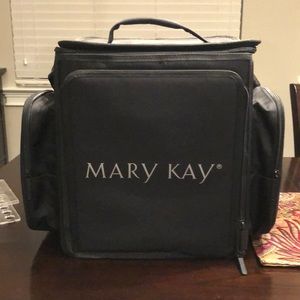 Mary Kay carry bag (sold w/rolling suit case)